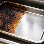 Jak uratować przypaloną blachę do pieczenia bez długiego moczenia i zadrapań? jak-uratowac-przypalona-blache-do-pieczenia-bez-dlugiego-moczenia-i.png